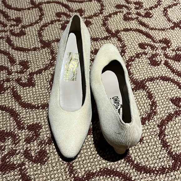 Salvatore Ferragamo Luigia, Avorio Calf Liz shoe 7AAA - Picture 3 of 7